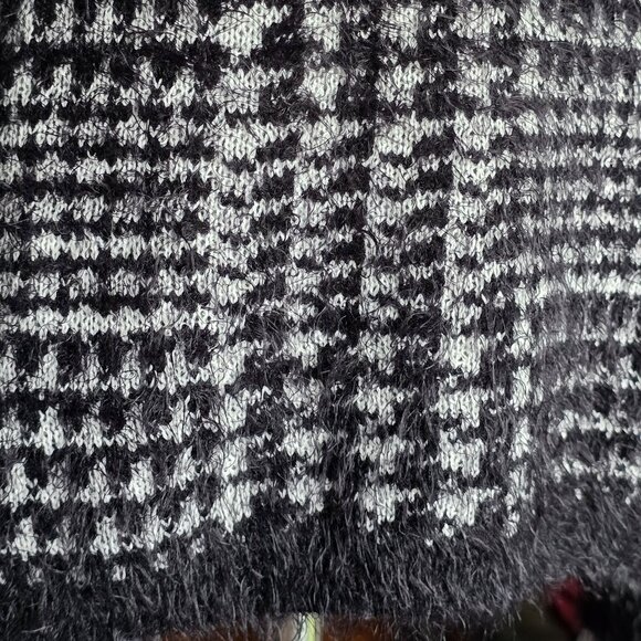 NWOT AVA COUTURE (MED) Long Sleeve Ribbon/Fringe Edge Embellished Sweater - Picture 9 of 11